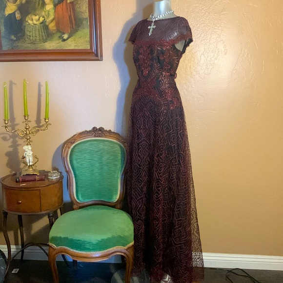 Tadashi Shoji Deep Burgandy  & Black Lace Magnificent Gown.  Sz 8 - Picture 2 of 13